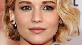 2  Celebrities - 1 Picture